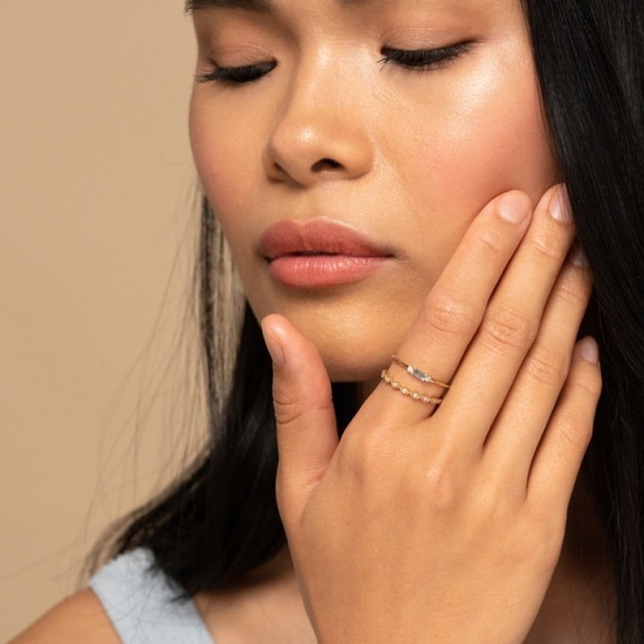 IN SEARCH OF: Mejuri dewdrop baguette ring size 6 or trade for size 7 - Picture 3 of 3